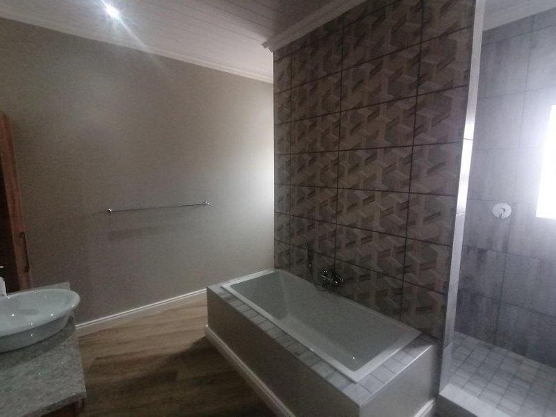 5 Bedroom Property for Sale in Monte Christo Western Cape